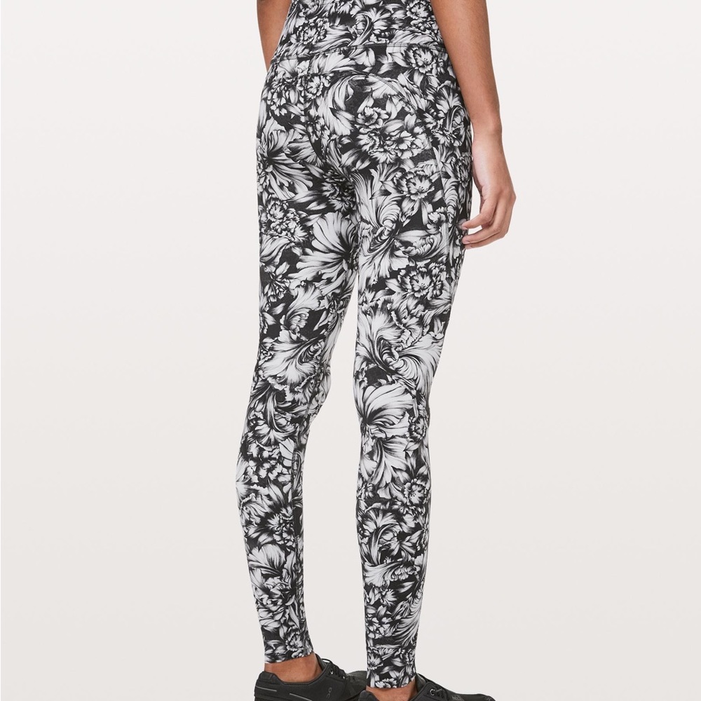 Lululemon Fast and Free tight Sz 8